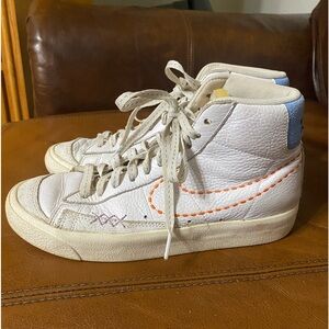 Nike Blazer Mid 77 Vintage
Nike 101 (Women's) Size 8